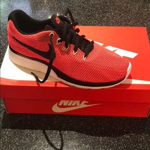 Nike Tanjun Racer NEW.   *Make me an offer*